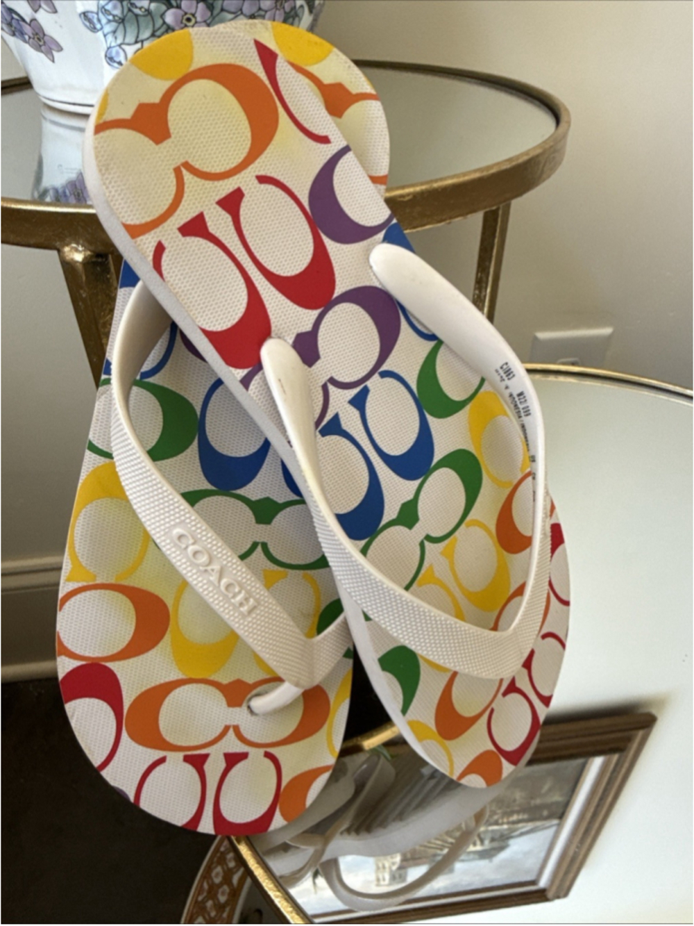 COACH PRIDE COLLECTION - Zak Flip Flop Rainbow Signature Logo - Women’s Size 8 - Picture 3 of 8